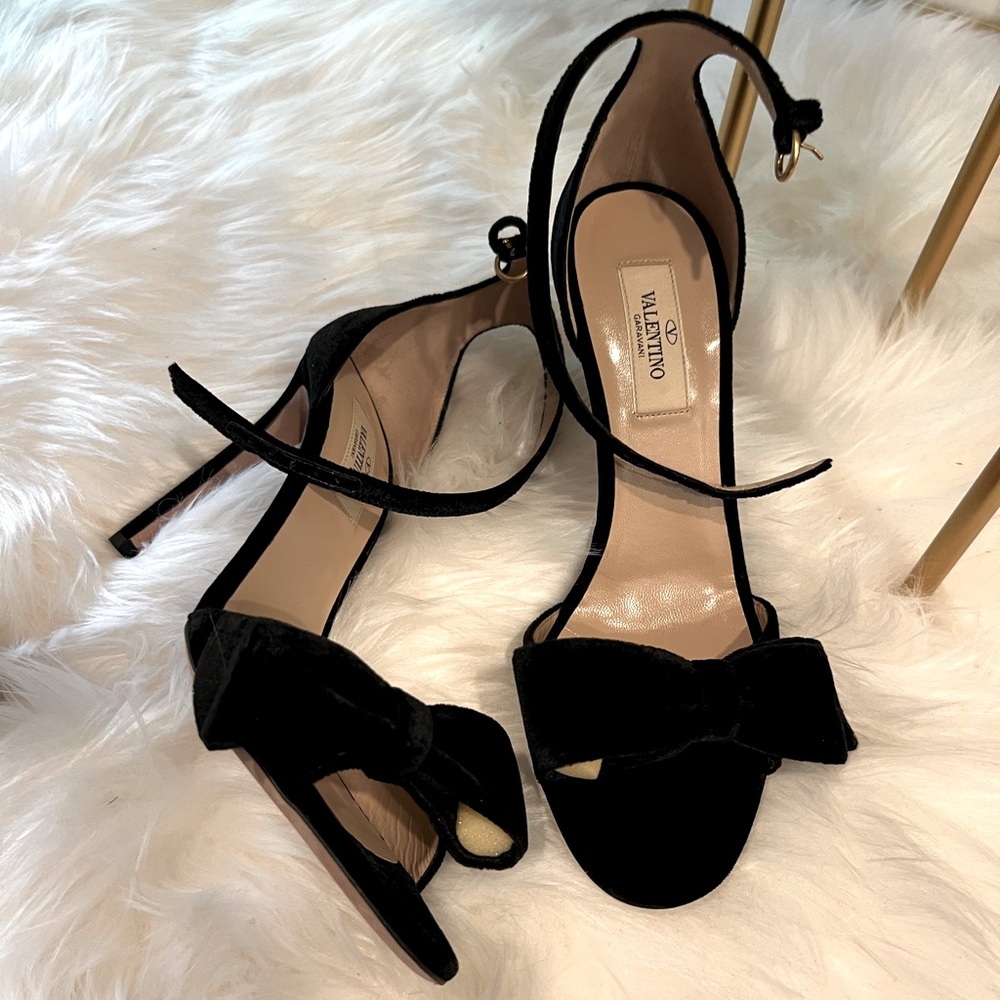 *NEW* Valentino Garavani Velvet Bow Ankle strap Heels/Black/37.5